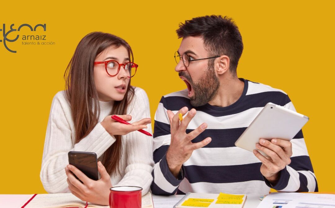 ¿Puedo negarme a trabajar con un compañero de trabajo? Cuándo procede y cómo pedir medidas